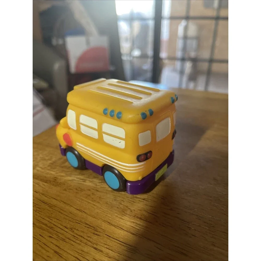 Battat Mini Wheeee-ls!  Mini Pull-Back School Bus - Yellow Bus Gus